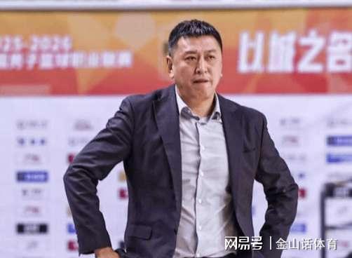 乐鱼体育下载-又输了！45岁少帅，上任后5胜12负，将季后赛球队，带到了倒数第3